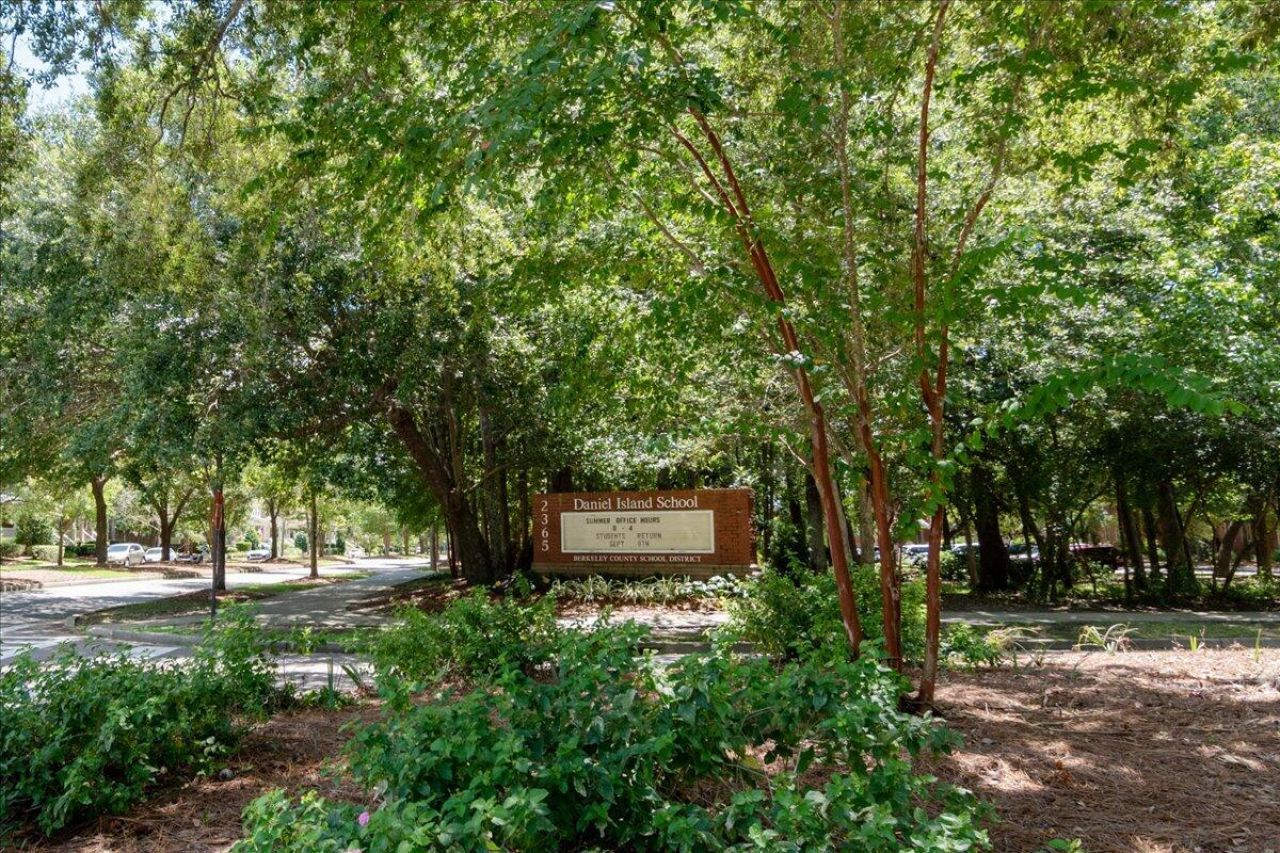 861 Dunham Street Photo 56