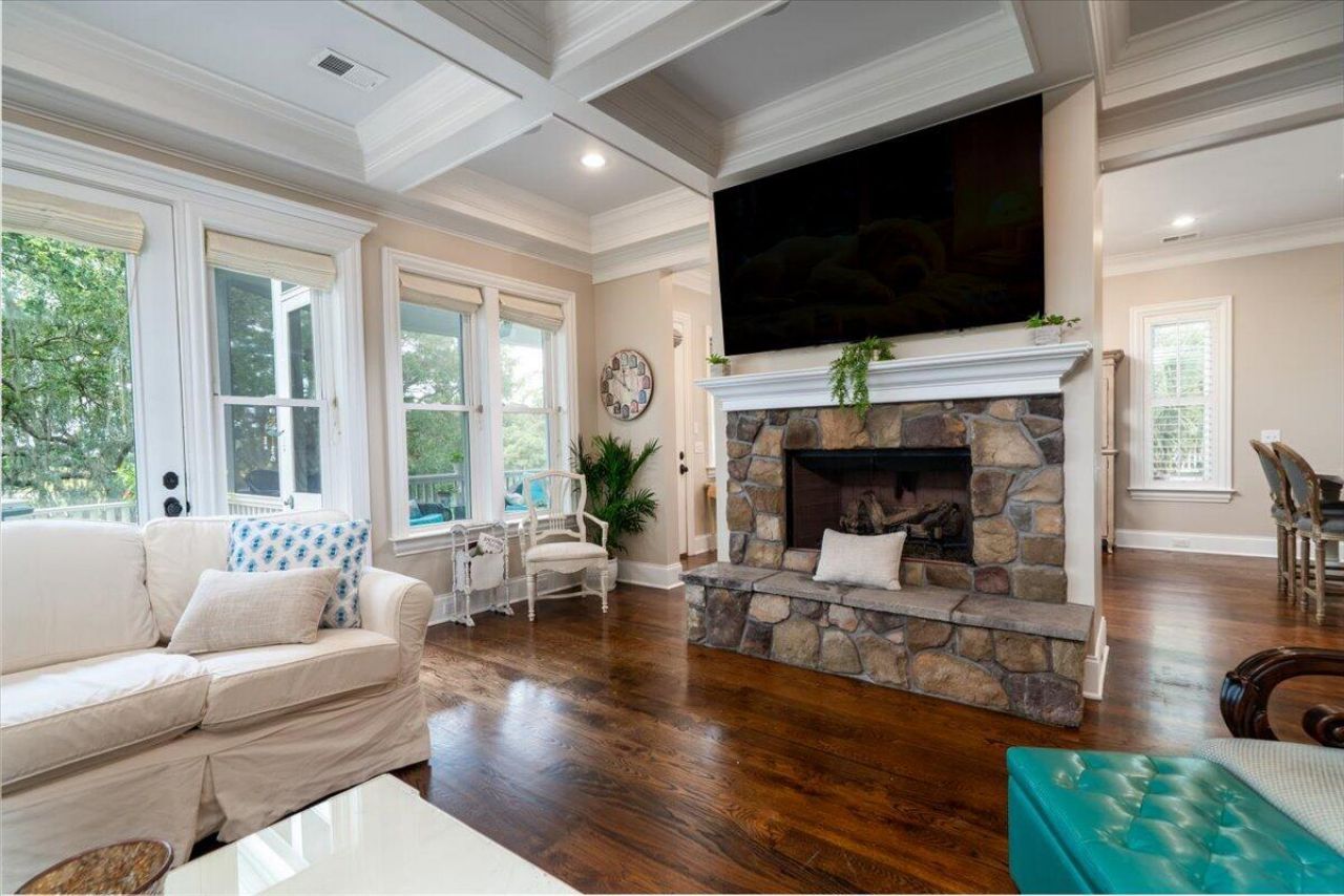 861 Dunham Street Photo 6