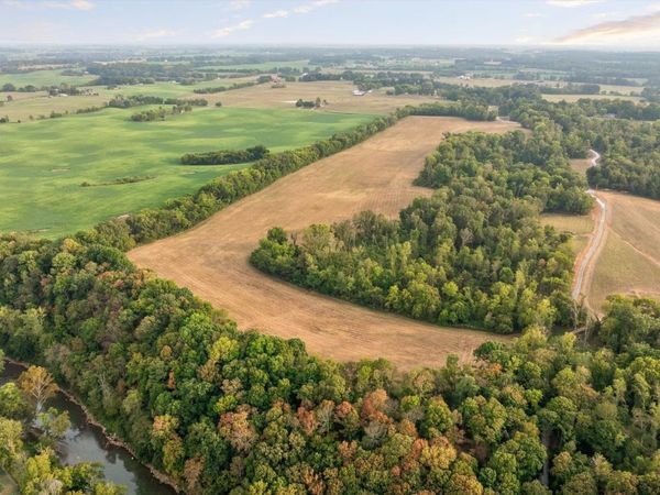 8 Sturgeon Creek Road, Cedar Hill, TN 37032