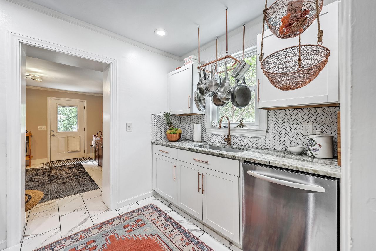 699 Savannah Highway Photo 12