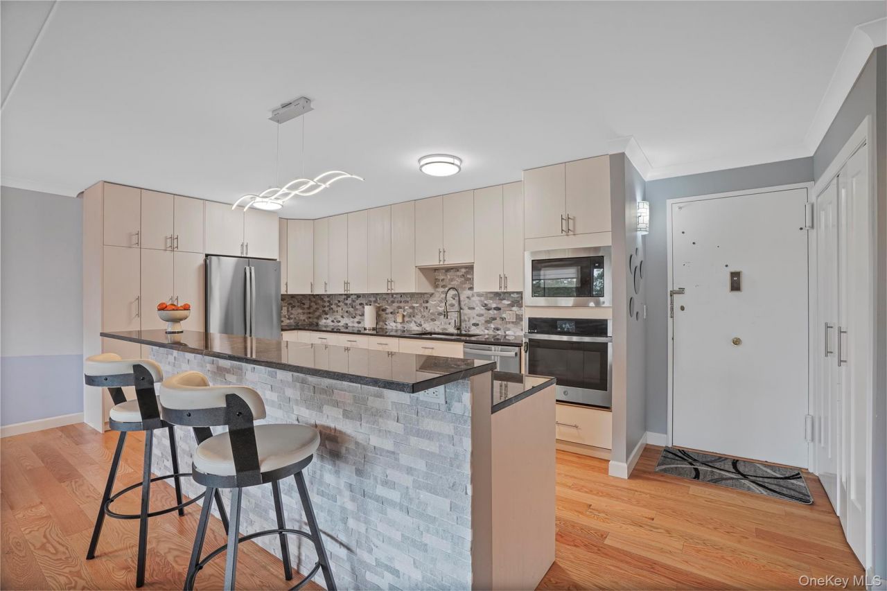 500 High Point Drive, Unit 309, Hartsdale, NY 10530 Main Photo