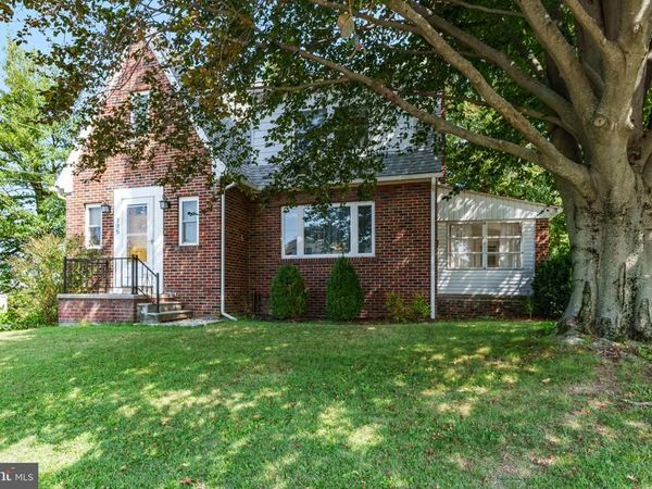 725 E MAIN STREET, MACUNGIE, PA 18062