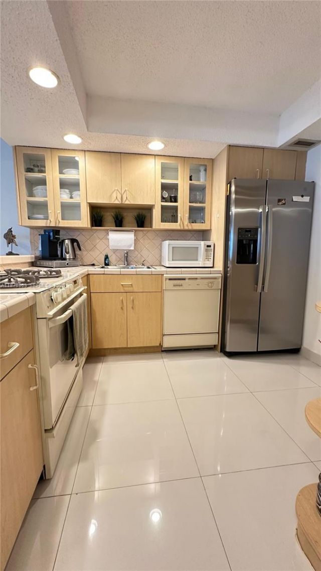 2030 S Ocean Dr, Unit 725, Hallandale Beach, FL 33009 Photo