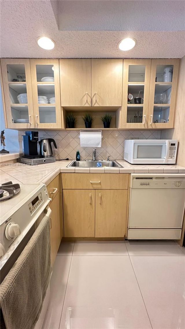 2030 S Ocean Dr, Unit 725, Hallandale Beach, FL 33009 Photo