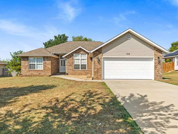 719 Shelley Street, Willard, MO 65781