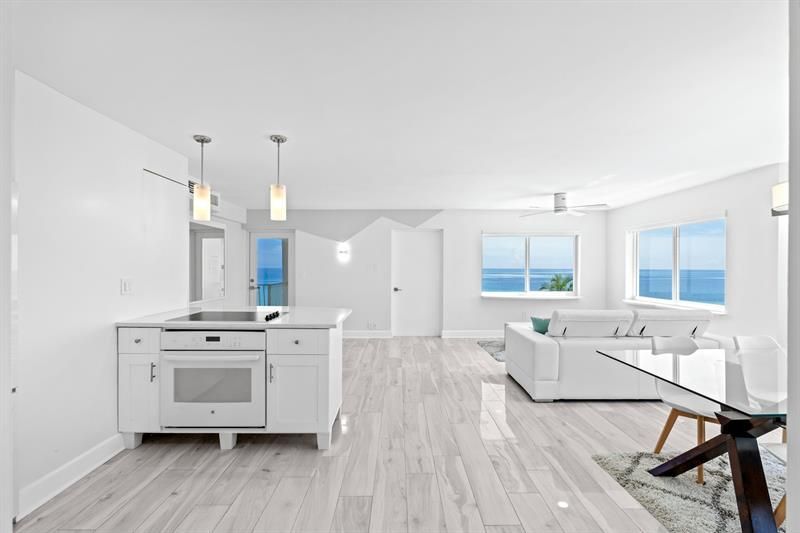 300 Oregon Street, Unit 501, Hollywood, FL 33019 Photo