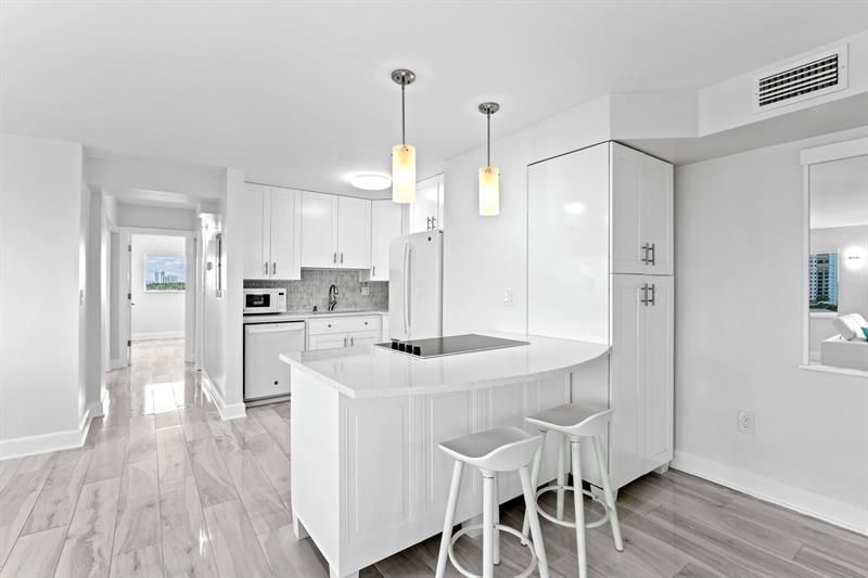 300 Oregon Street, Unit 501, Hollywood, FL 33019 Photo