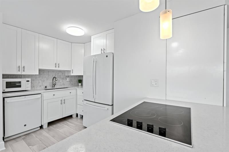 300 Oregon Street, Unit 501, Hollywood, FL 33019 Photo