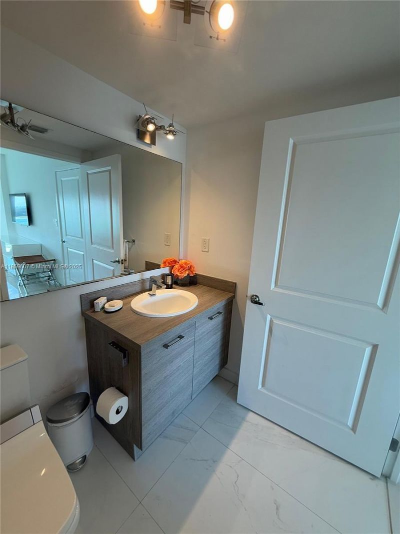 400 Sunny Isles Blvd, Unit 1021, Sunny Isles Beach, FL 33160 Photo