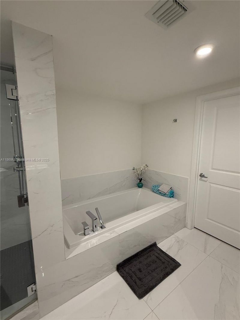 400 Sunny Isles Blvd, Unit 1021, Sunny Isles Beach, FL 33160 Photo