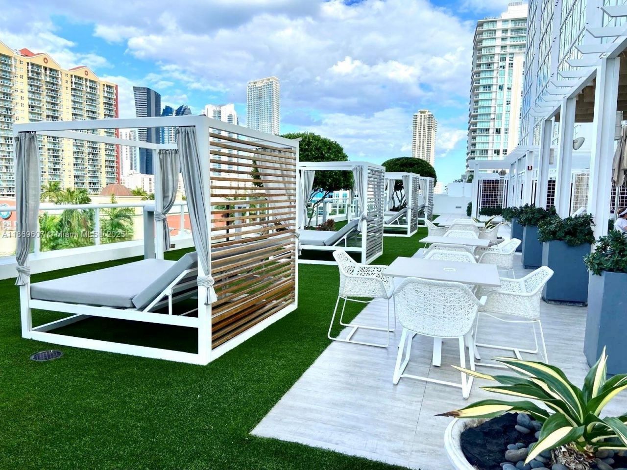 400 Sunny Isles Blvd, Unit 1021, Sunny Isles Beach, FL 33160 Photo