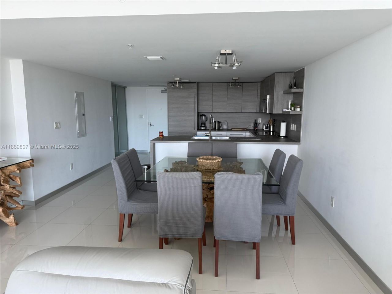 400 Sunny Isles Blvd, Unit 1021, Sunny Isles Beach, FL 33160 Photo