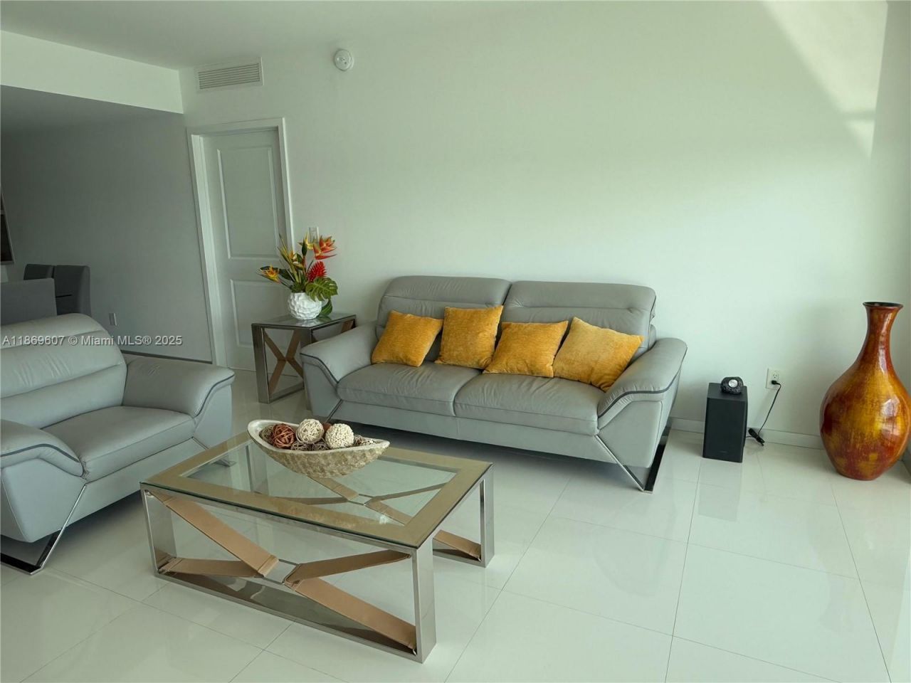 400 Sunny Isles Blvd, Unit 1021, Sunny Isles Beach, FL 33160 Photo