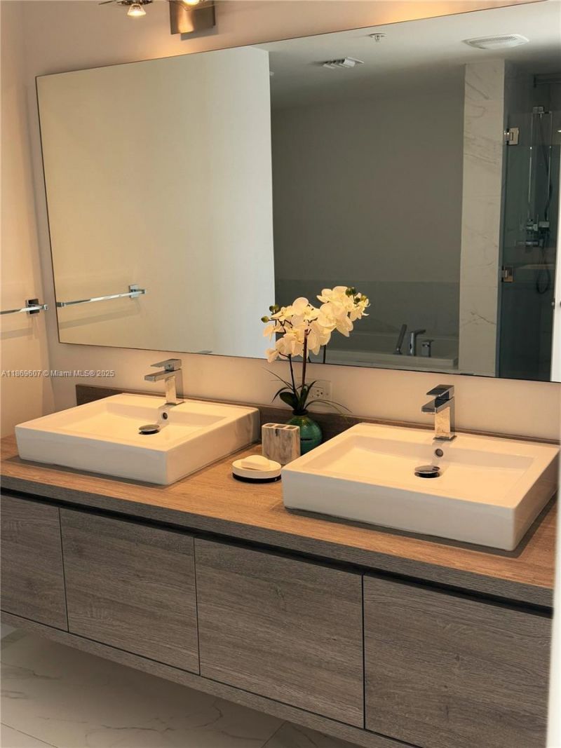 400 Sunny Isles Blvd, Unit 1021, Sunny Isles Beach, FL 33160 Photo