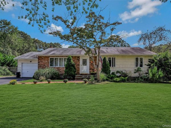 293 Blake Avenue, Bohemia, NY 11716