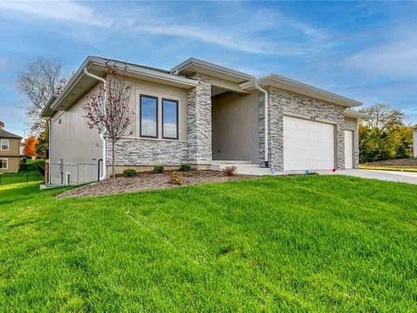 3916 SW Flintrock Drive, Lee's Summit, MO 64082