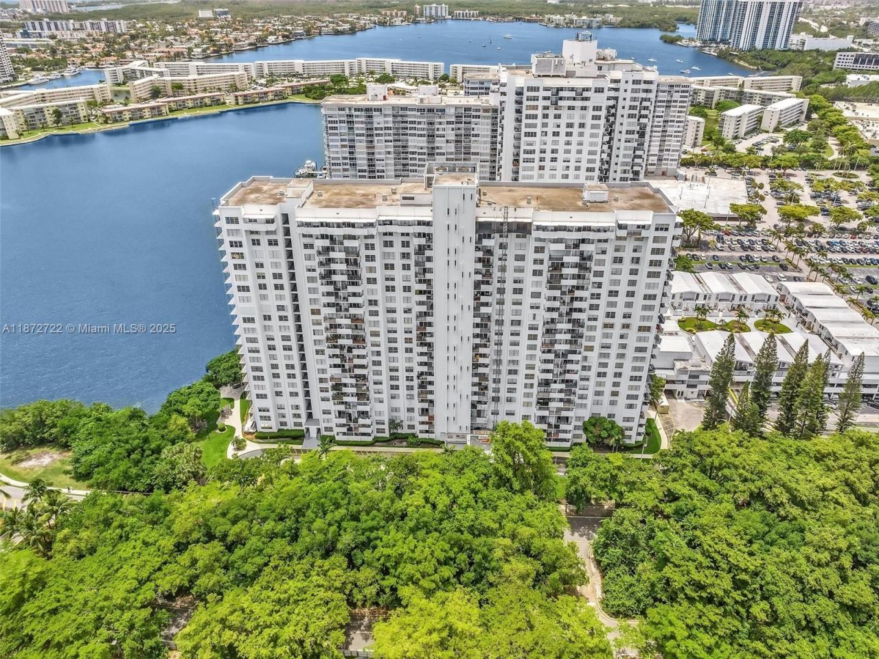 2780 NE 183rd St, Unit 302, Aventura, FL 33160 Photo