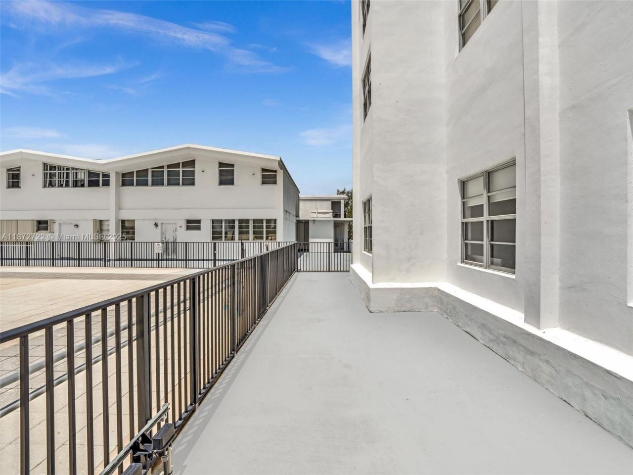 2780 NE 183rd St, Unit 302, Aventura, FL 33160 Photo