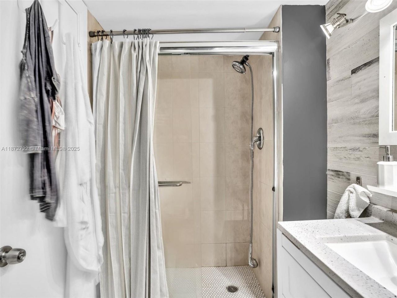 2780 NE 183rd St, Unit 302, Aventura, FL 33160 Photo