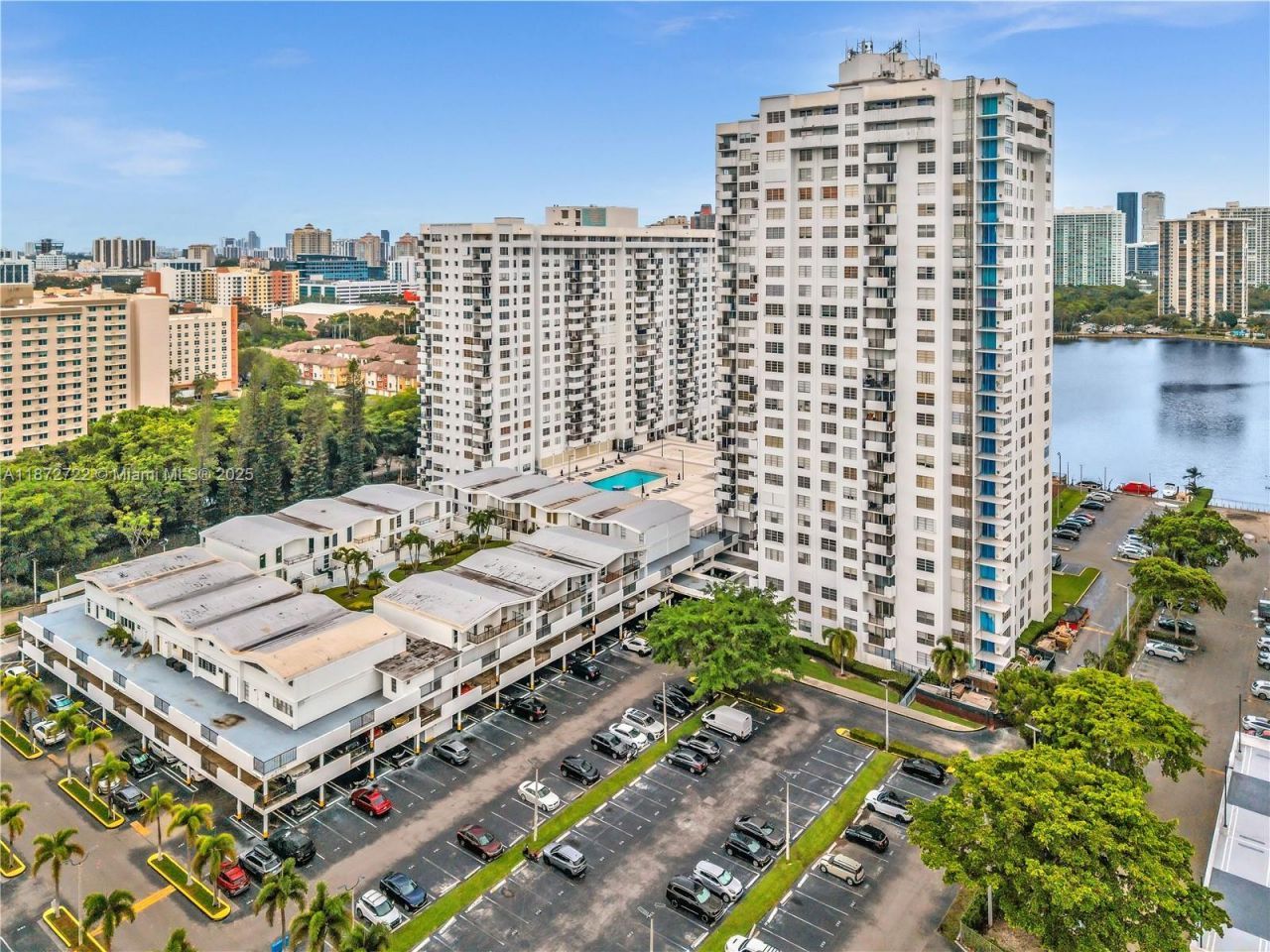 2780 NE 183rd St, Unit 302, Aventura, FL 33160 Photo