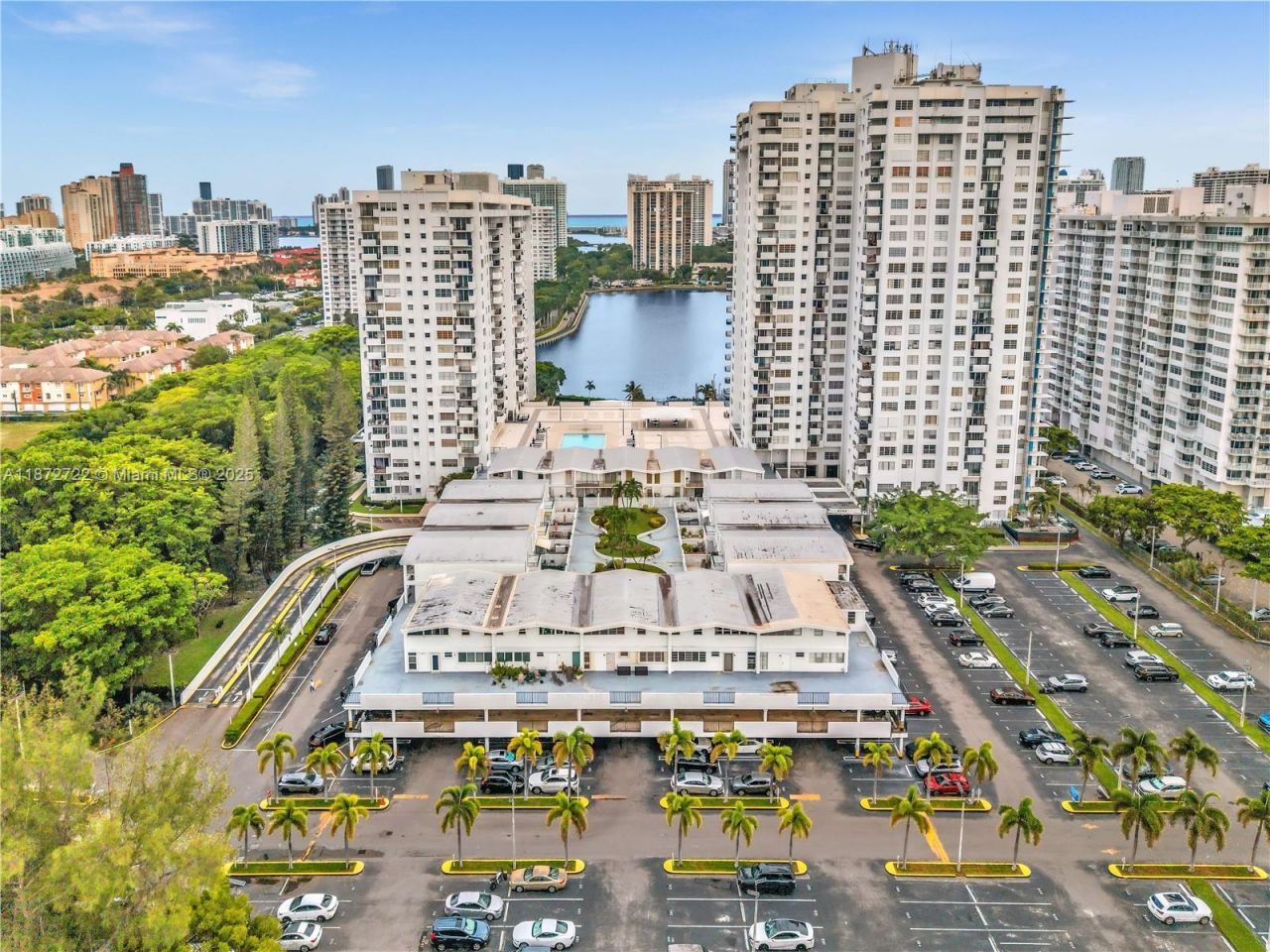 2780 NE 183rd St, Unit 302, Aventura, FL 33160 Photo