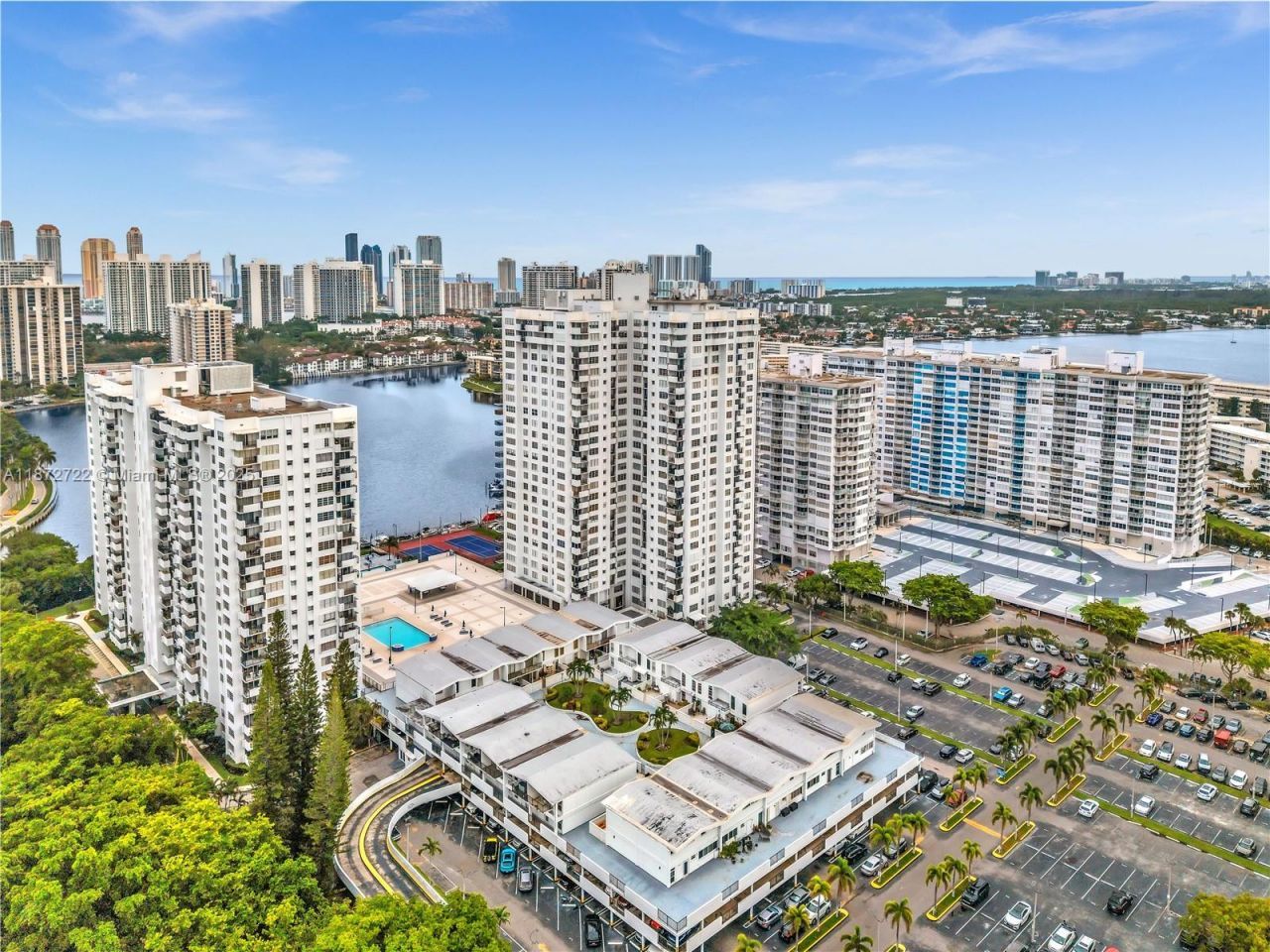 2780 NE 183rd St, Unit 302, Aventura, FL 33160 Photo