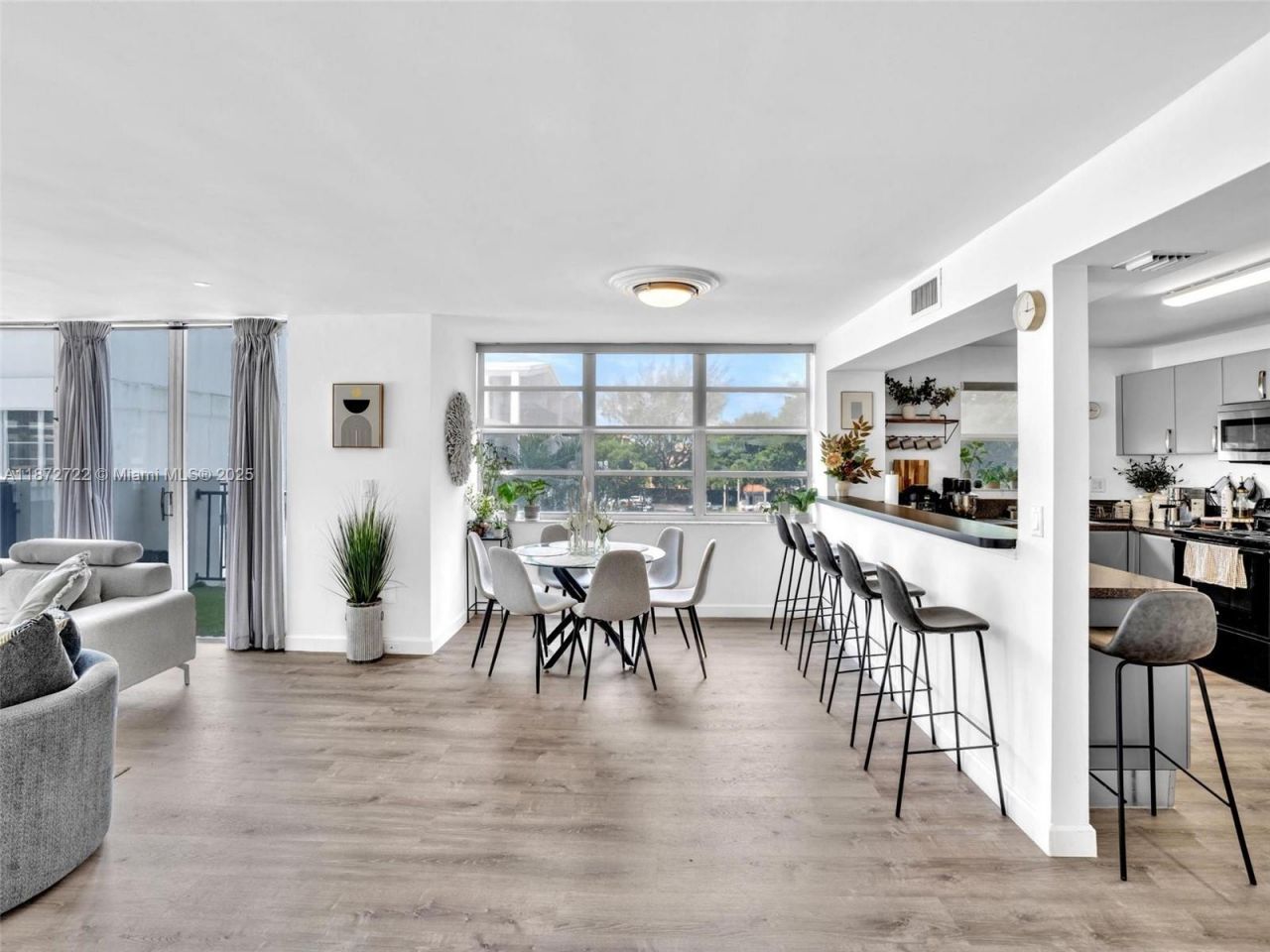 2780 NE 183rd St, Unit 302, Aventura, FL 33160 Photo