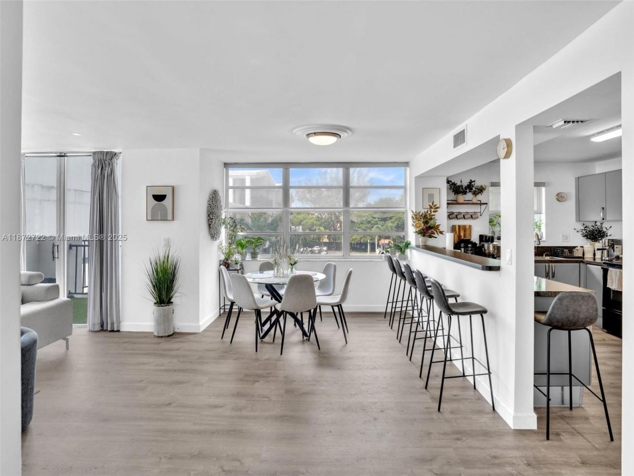 2780 NE 183rd St, Unit 302, Aventura, FL 33160 Photo