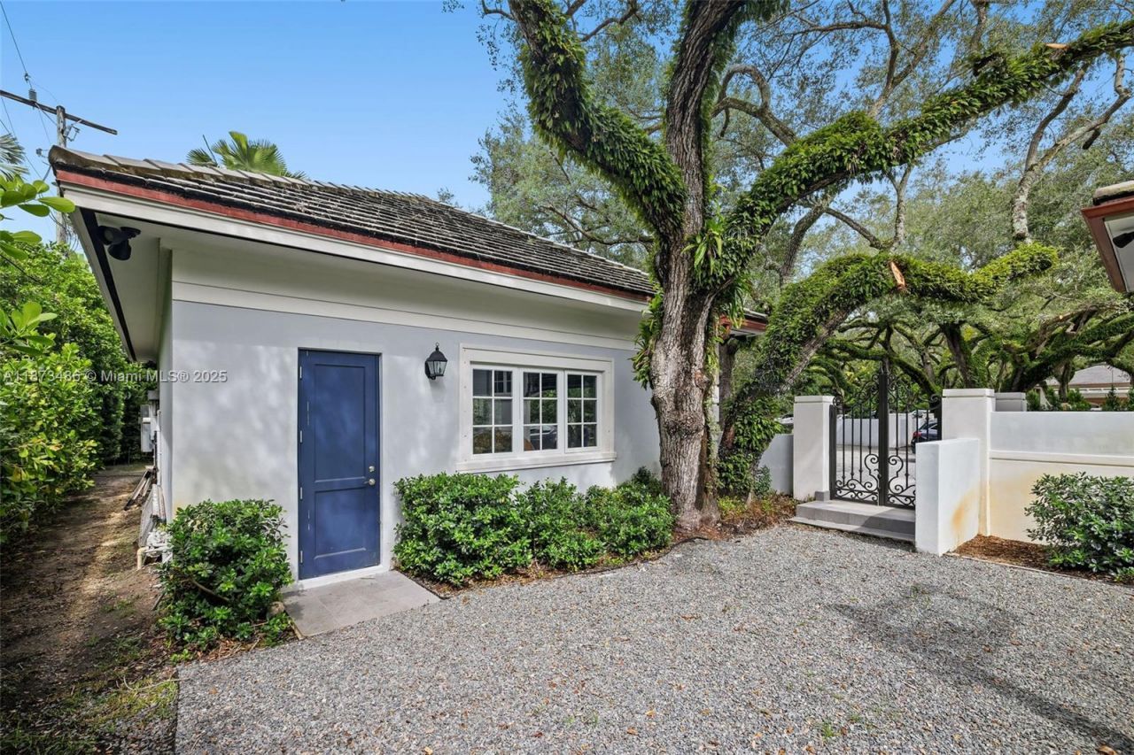 5400 Banyan Trl, Coral Gables, FL 33156 Photo