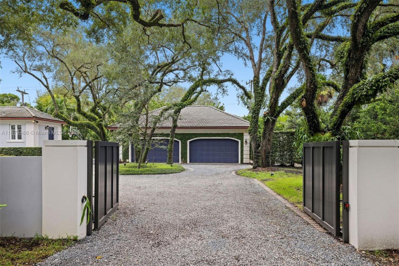 5400 Banyan Trl, Coral Gables, FL 33156 Photo