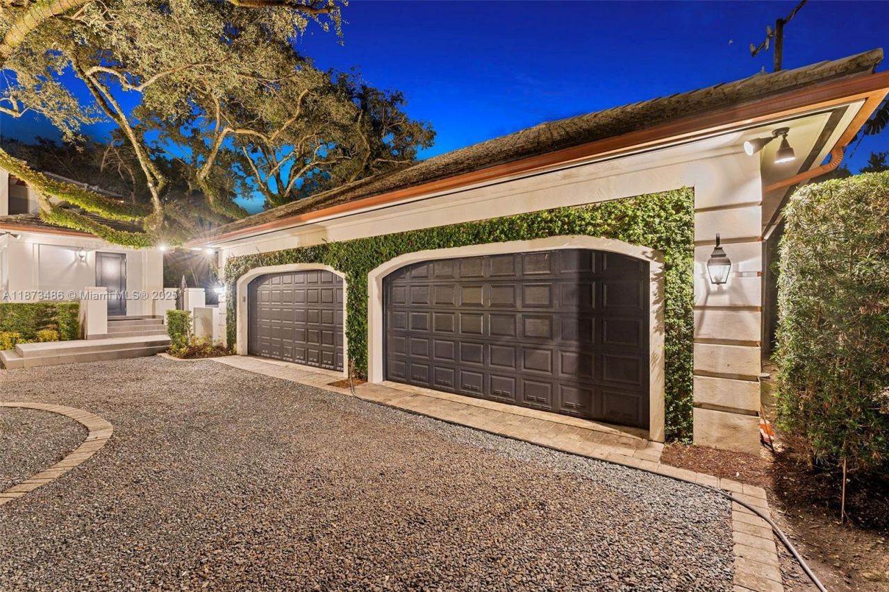 5400 Banyan Trl, Coral Gables, FL 33156 Photo