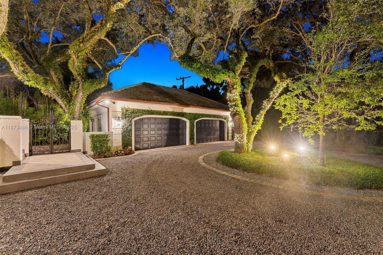 5400 Banyan Trl, Coral Gables, FL 33156 Photo