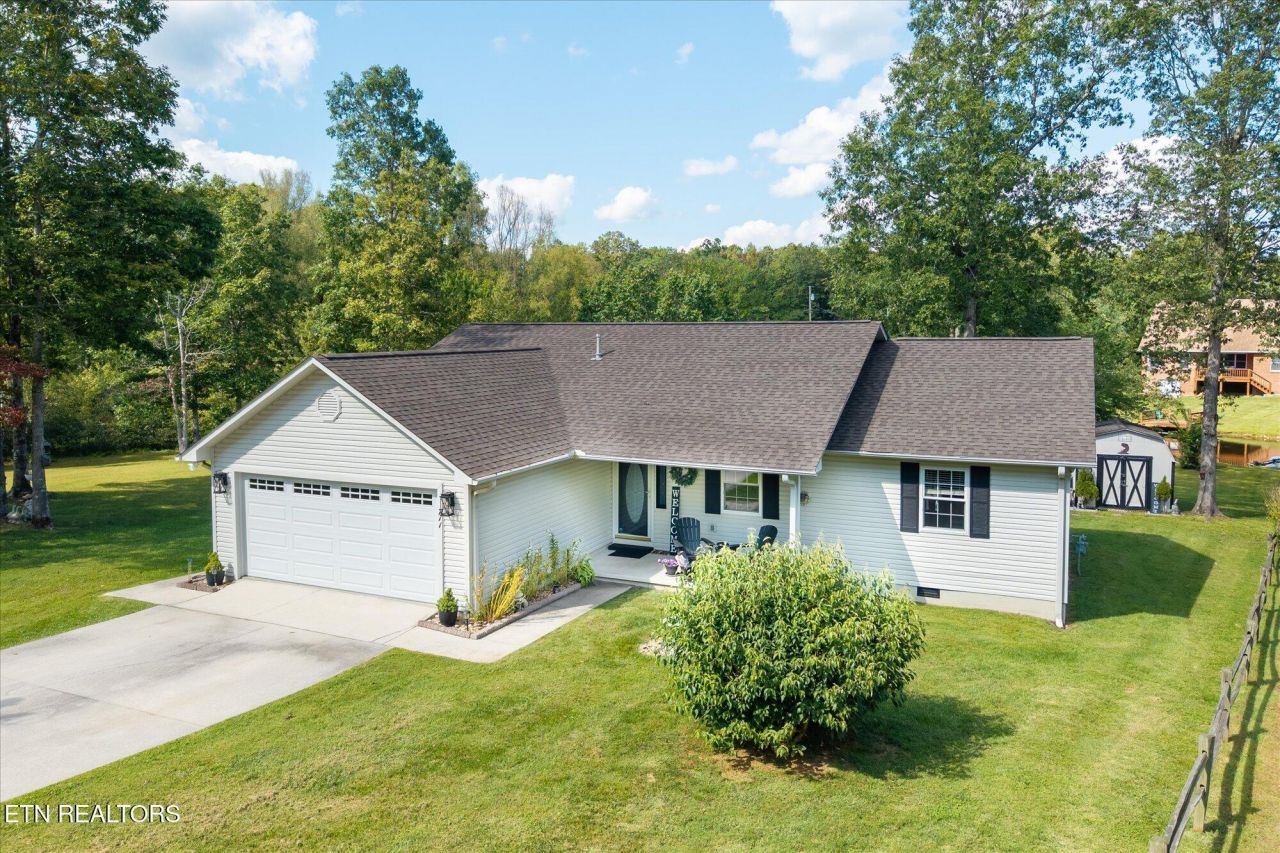 711 Chacoto Drive, Crossville, TN 38572 Main Photo