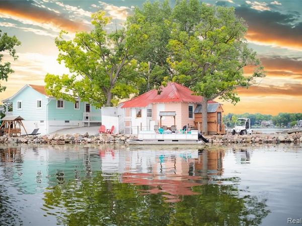 599 Westpointe Court, Lake Orion Vlg, MI 48362