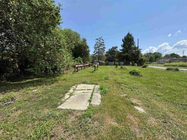 2307 Deslonde Street, New Orleans, LA 70117