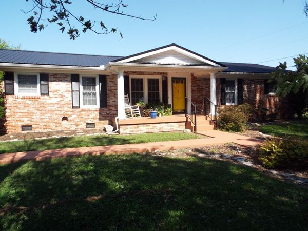 715 Poplar Bluff Rd E, Auburntown, TN 37016