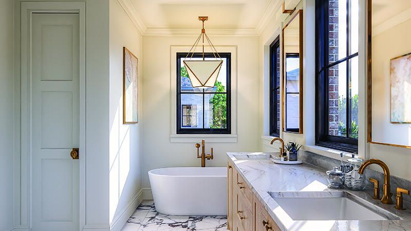 305 Queens Court Photo 10