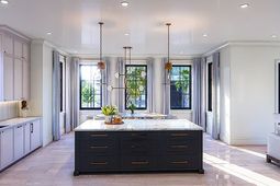 305 Queens Court photo 4