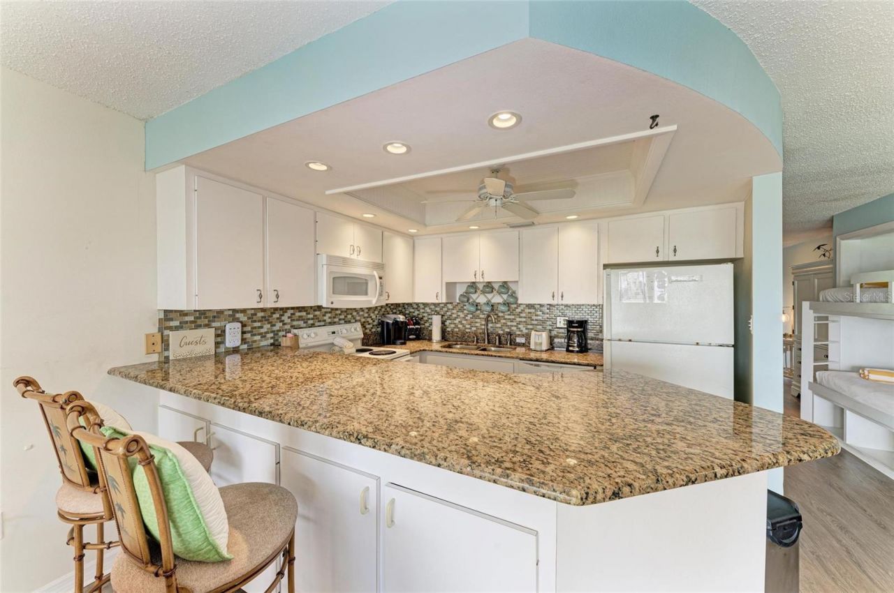 600 Manatee Avenue, Unit 226, Holmes Beach, FL 34217 Photo