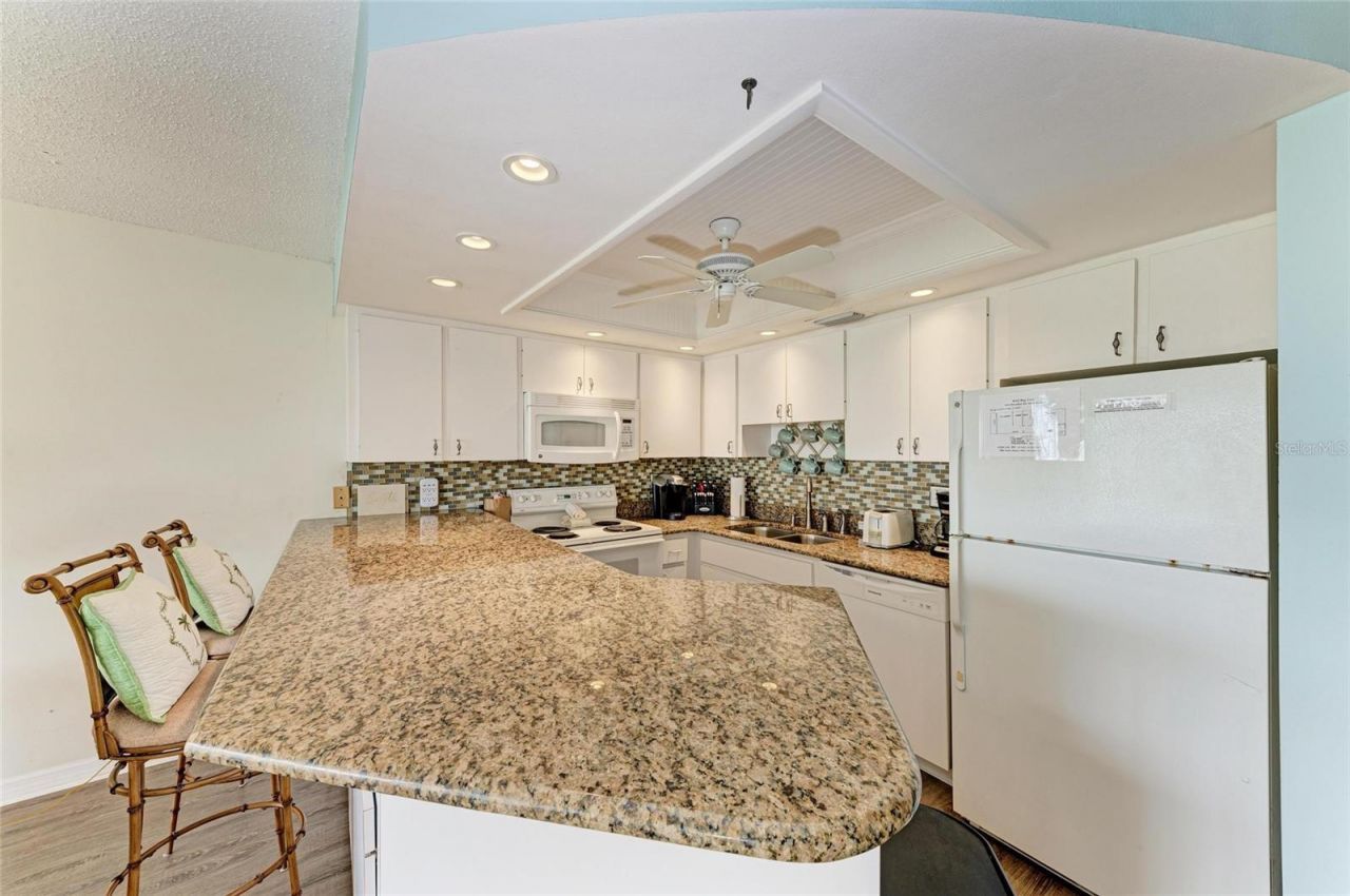 600 Manatee Avenue, Unit 226, Holmes Beach, FL 34217 Photo