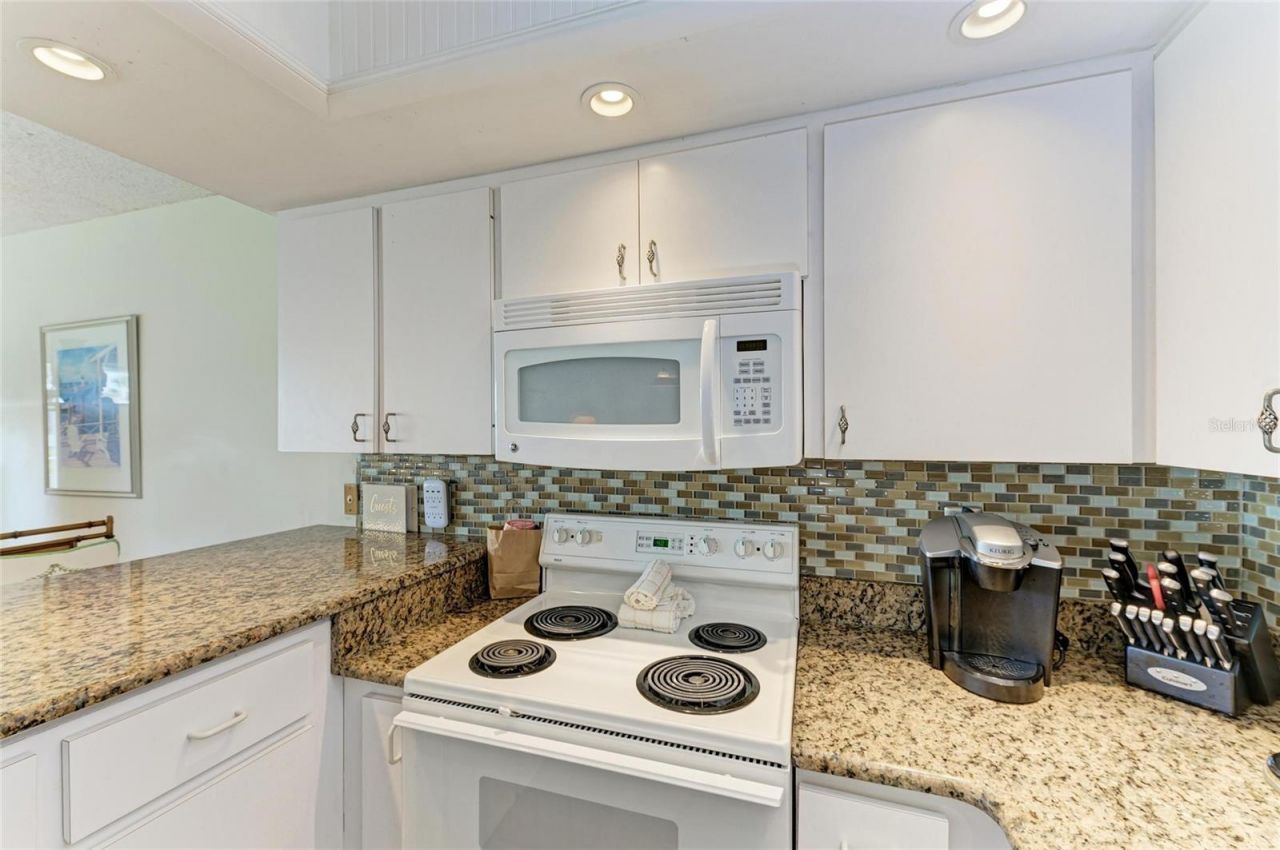 600 Manatee Avenue, Unit 226, Holmes Beach, FL 34217 Photo