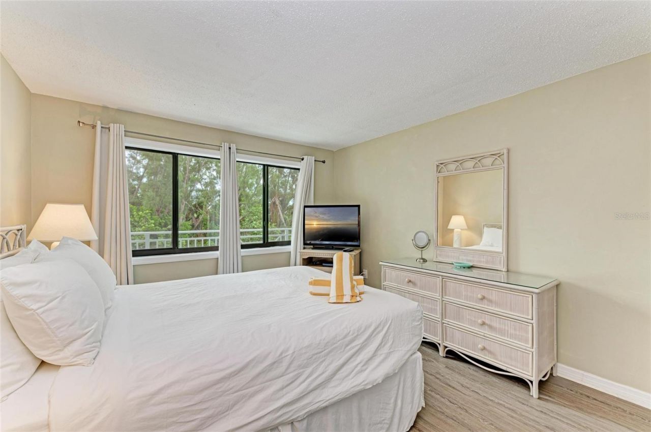 600 Manatee Avenue, Unit 226, Holmes Beach, FL 34217 Photo