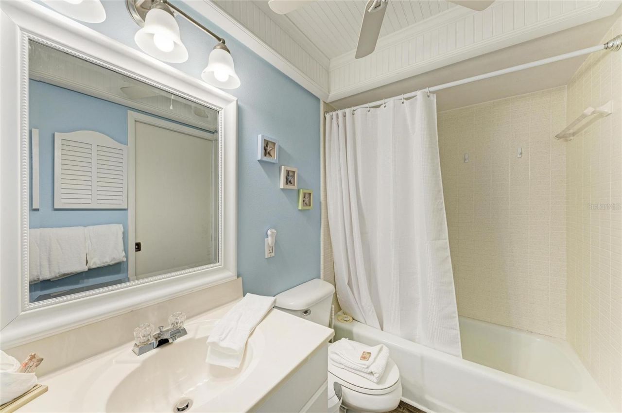 600 Manatee Avenue, Unit 226, Holmes Beach, FL 34217 Photo