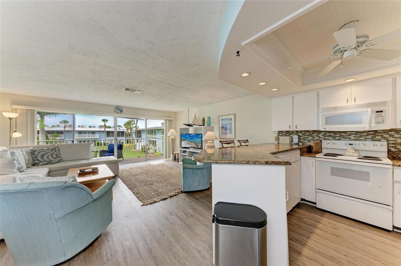 600 Manatee Avenue, Unit 226, Holmes Beach, FL 34217 Photo