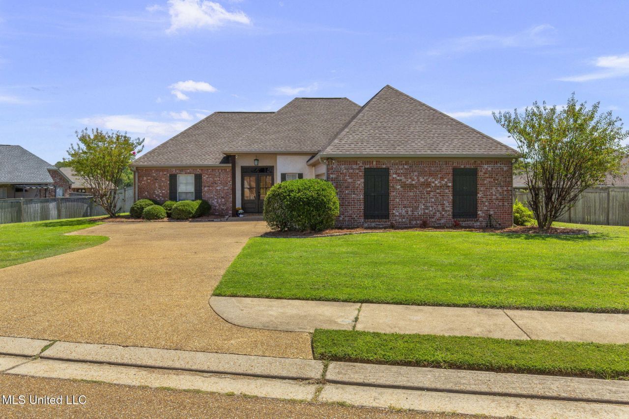 1935 East Ridge Circle, Madison, MS 39110 Main Photo
