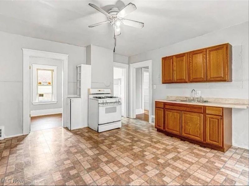 3635 E 49th Street, Unit Up, Cleveland, OH 44105 Photo 2