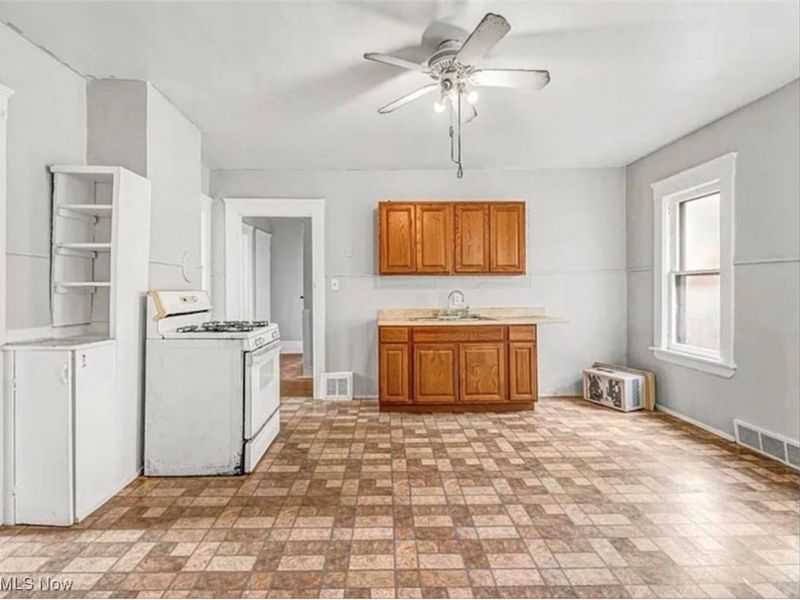 3635 E 49th Street, Unit Up, Cleveland, OH 44105 Photo 3