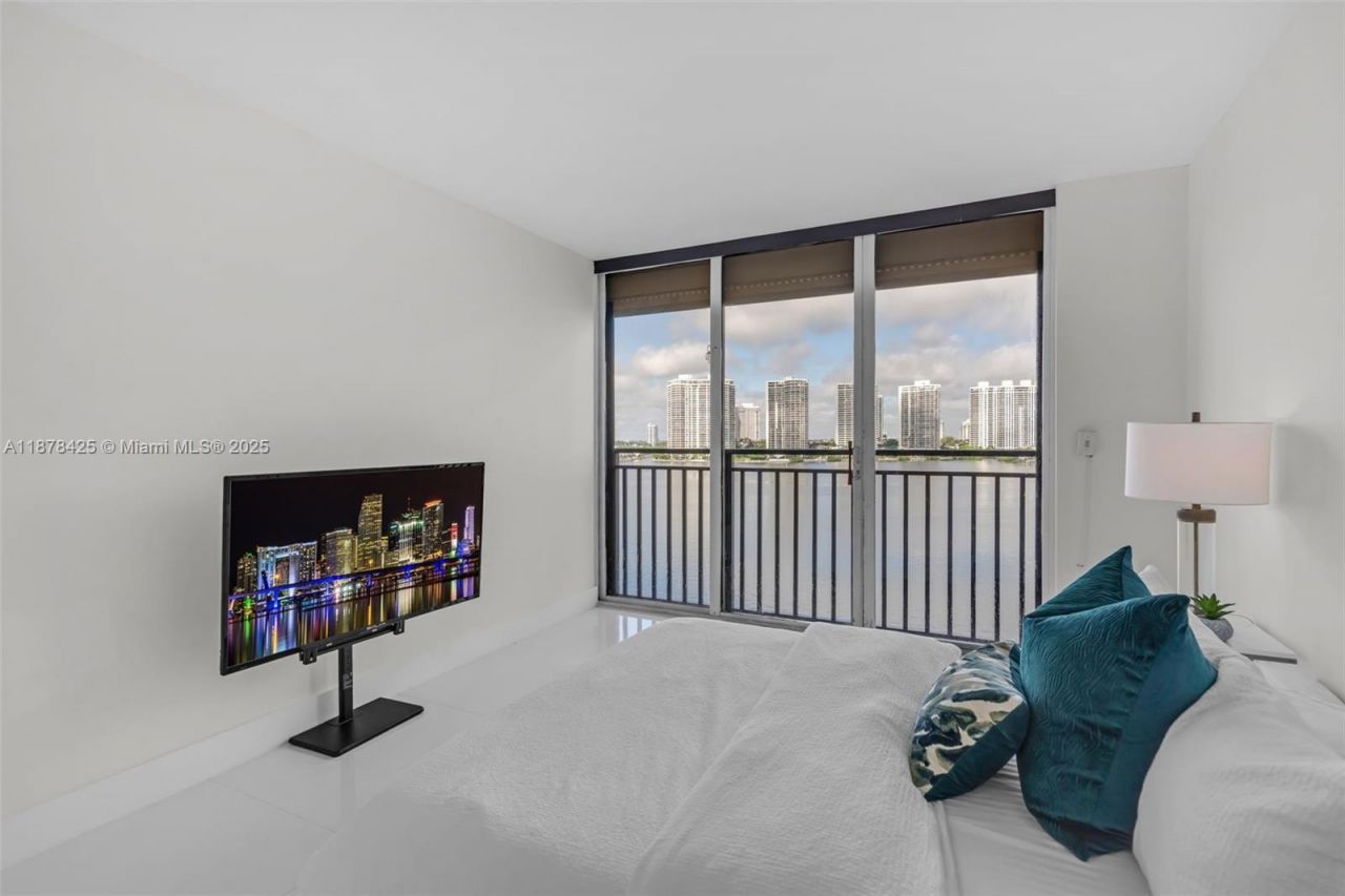 17720 N Bay Rd, Unit 903, Sunny Isles Beach, FL 33160 Photo