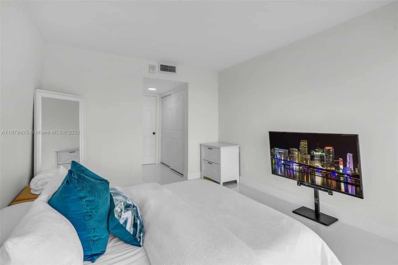 17720 N Bay Rd, Unit 903, Sunny Isles Beach, FL 33160 Photo