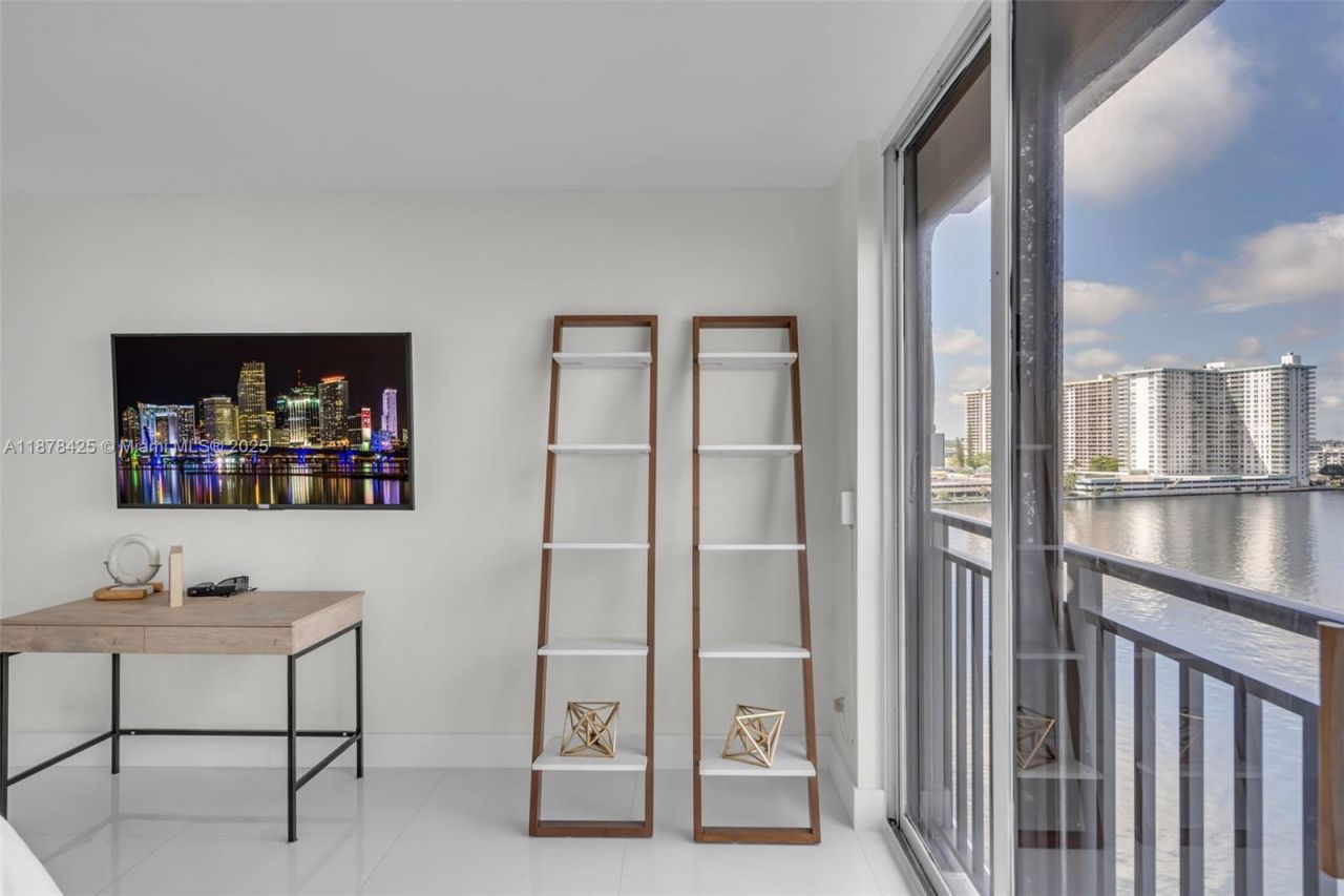 17720 N Bay Rd, Unit 903, Sunny Isles Beach, FL 33160 Photo